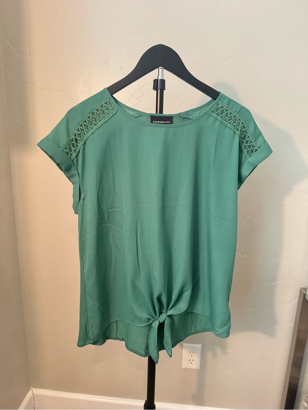 NWT Fortune + Ivy Sage Green Crochet Shoulder Tie Front Blouse Size Medium